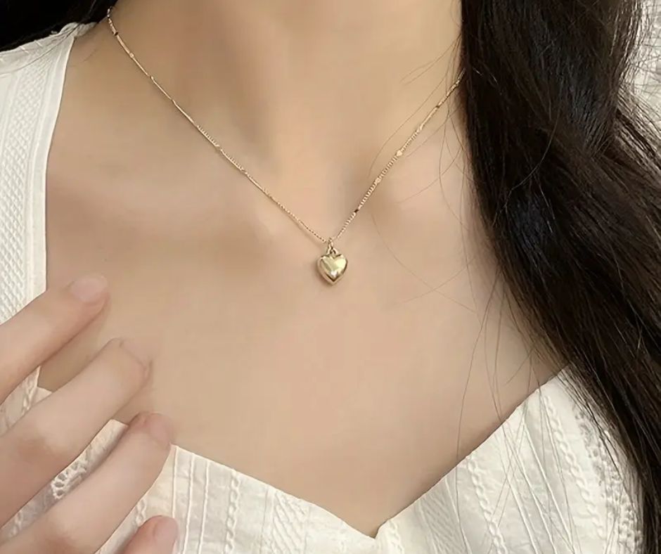 Golden Heart Pendant Necklace – Timeless Elegance for Every Occasion